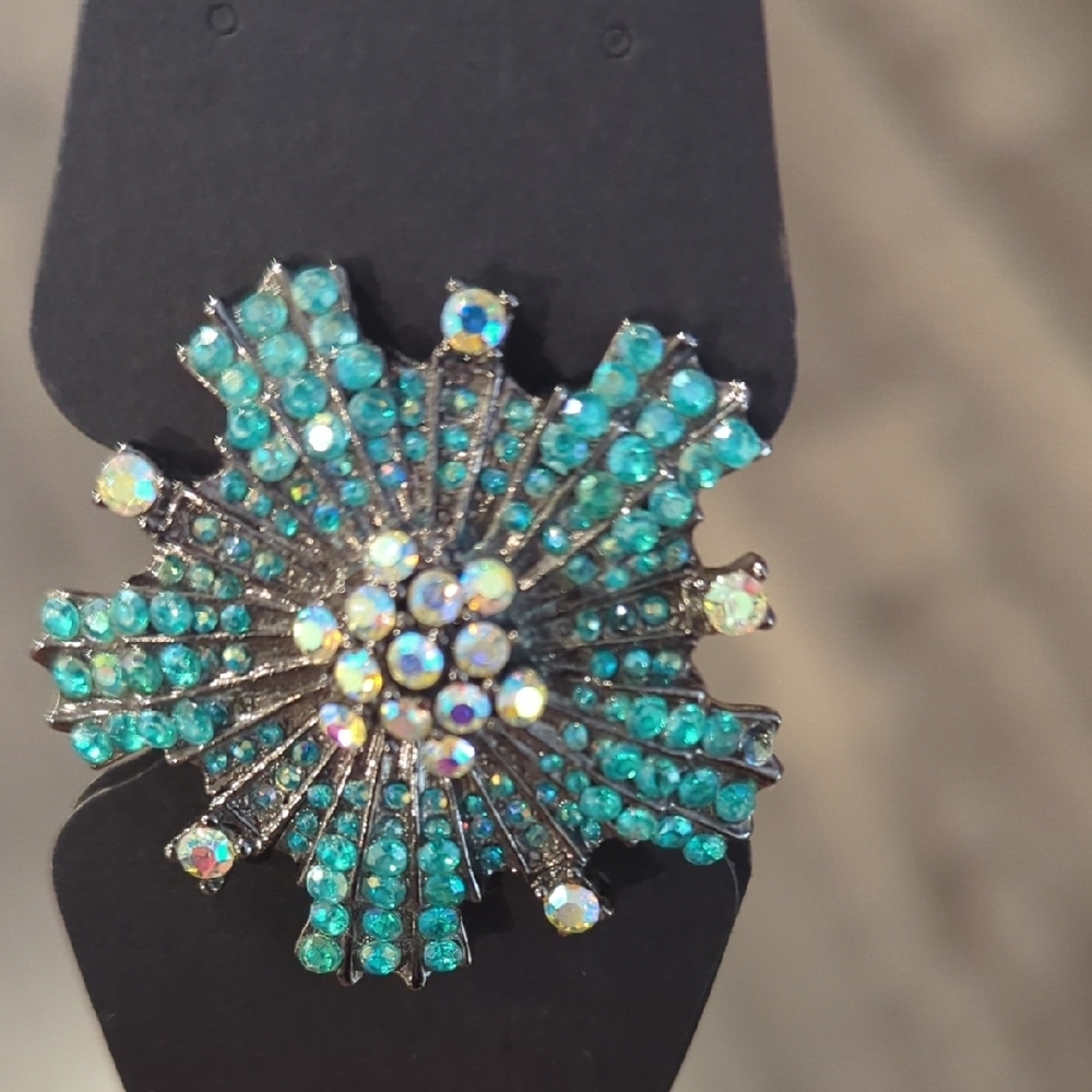 Elegant Brooch Rhinestone Floral Design   Silver and Blue Like New #2 - Picture 4 of 6